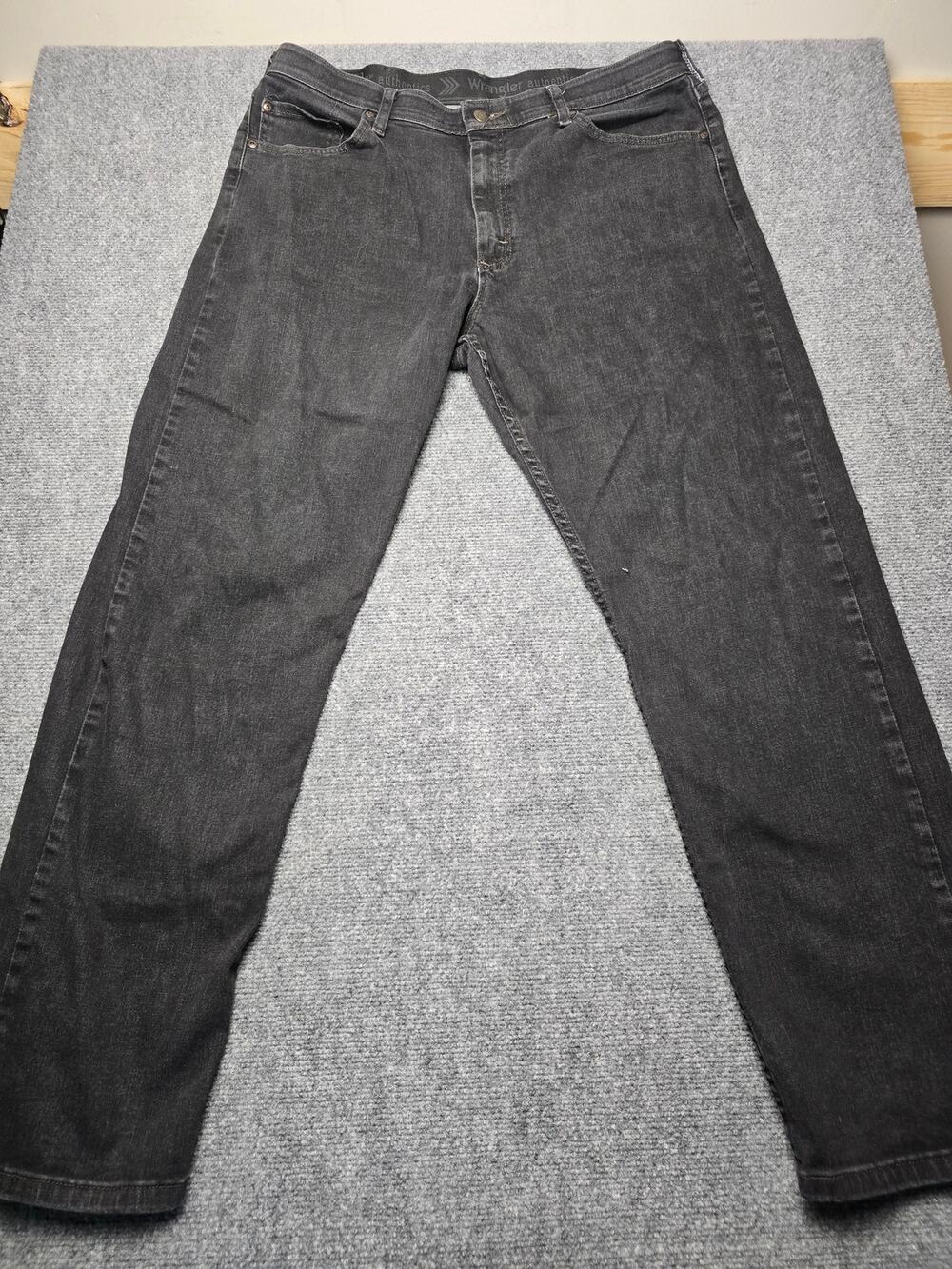 Wrangler Authentics Jeans Mens 36x30 Black Charcoal Straight Leg Denim
